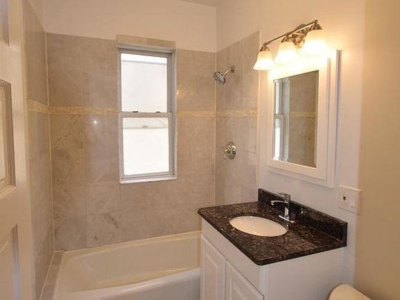 5th image of 2218 W Eastwood Ave #2