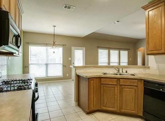 2nd image of 3620 Lindale Dr