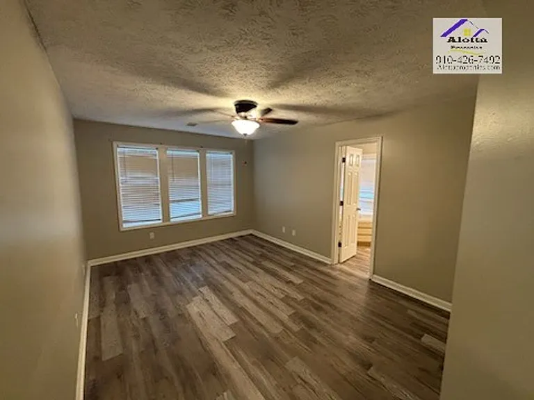 1002 Brookhollow Dr #5 — Photo 5