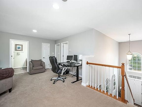5th image of 553 Siena Ln