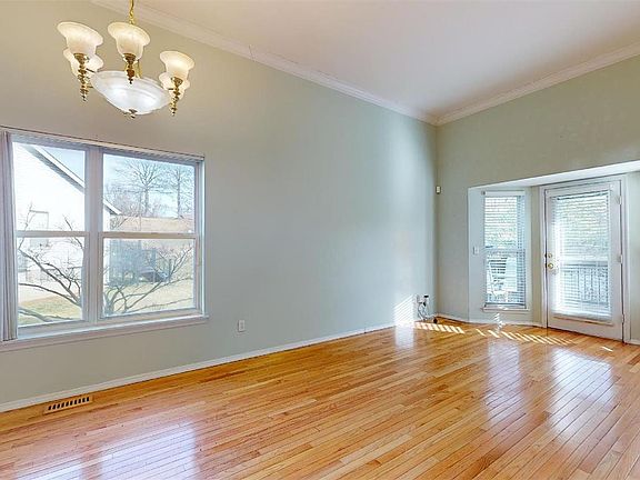4th image of 10364 Tiffany Village Circle Dr