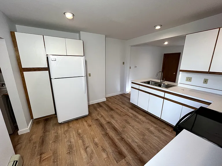 36 Bradbury St #102 — Photo 9