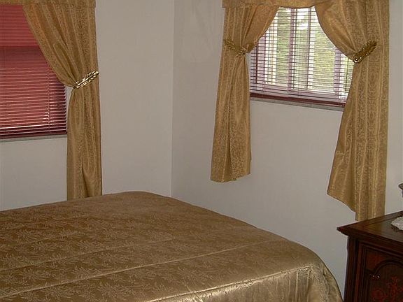 5th image of 328 Hilbish Ave