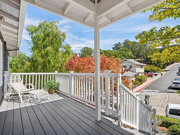 4th image of 114 Bungalow Avenue