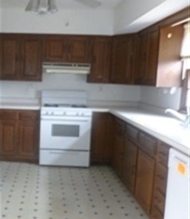 3rd image of 7764 Lakeview Dr
