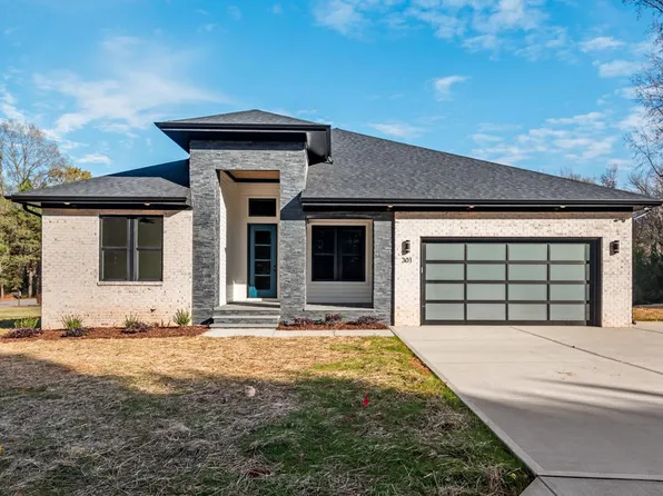 211 Orange Dr, Elon, NC 27244