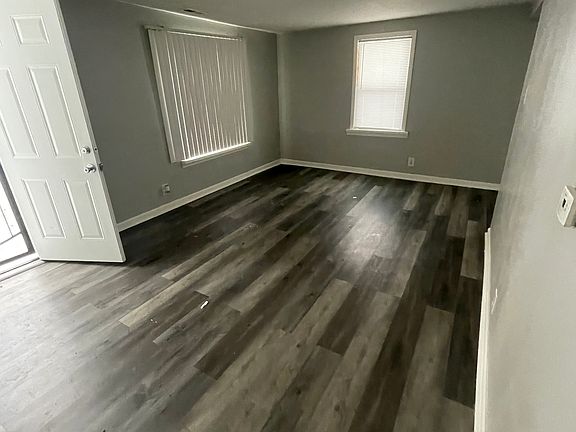 2nd image of 926 Roosevelt St