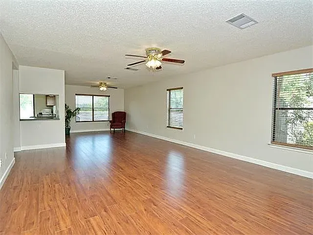 1208 Bradbury Ln — Photo 14