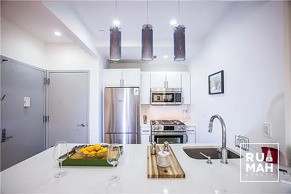 Rented by Rumah Realty Inc | media 4