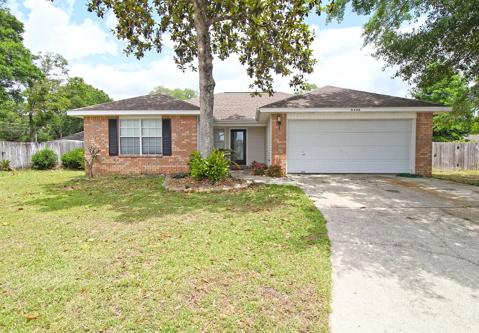 3 bed, 2.0 bath, 1380 sqft, $1,800 — Photo 1