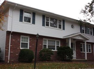 22 College St APT 2, Clinton, CT 06413