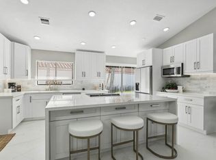 139 Executive Cir, Boynton Beach, FL 33436