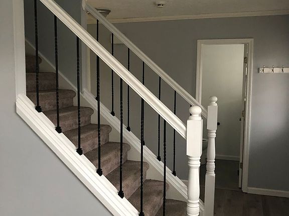 3rd image of 3330 Trafalgar Ct