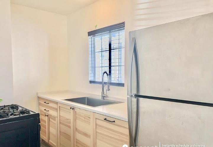 1st image of 1423 N Hollywood Way APT A