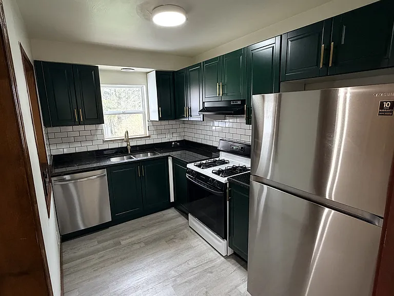 32 Gertrude Ave — Photo 3