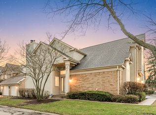 141 Manchester Ct, Buffalo Grove, IL 60089