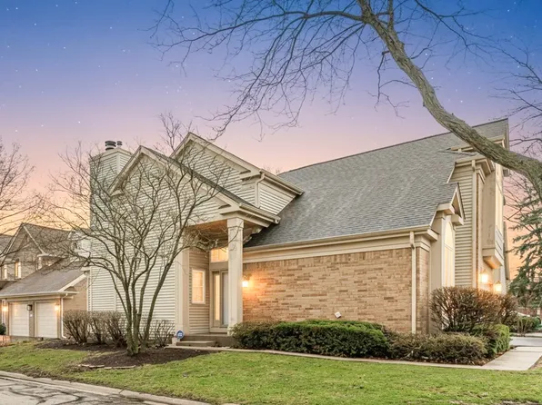 141 Manchester Ct, Buffalo Grove, IL 60089