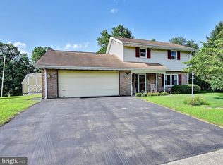 62 Heritage Rd, Akron, PA 17501