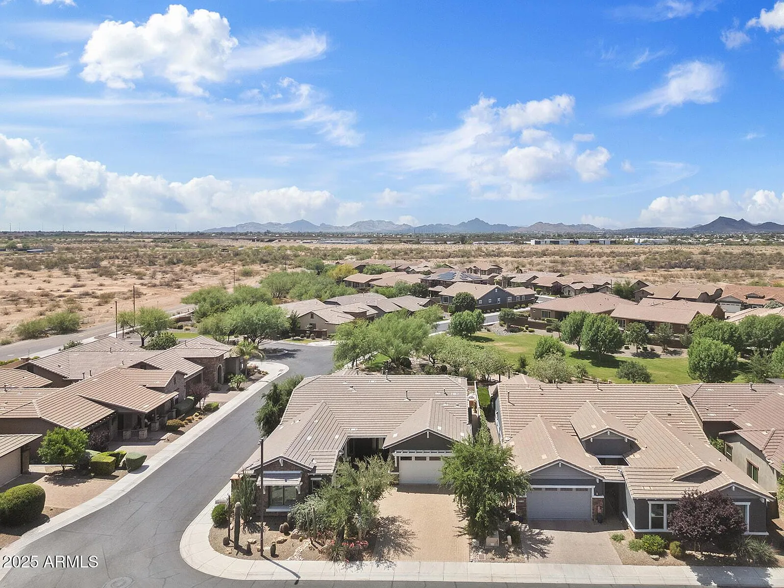 3 bed, 2.5 bath, 2742 sqft, $6,000 — Photo 3