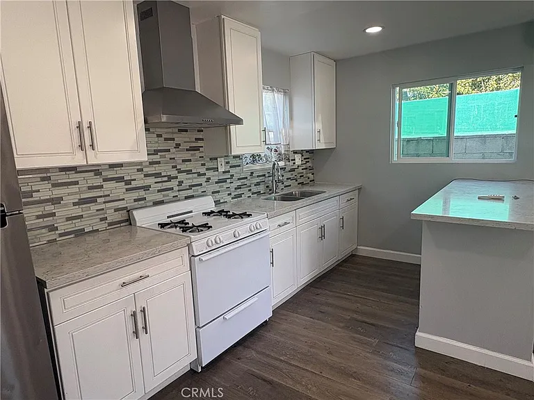 145 W 118th Pl — Photo 6