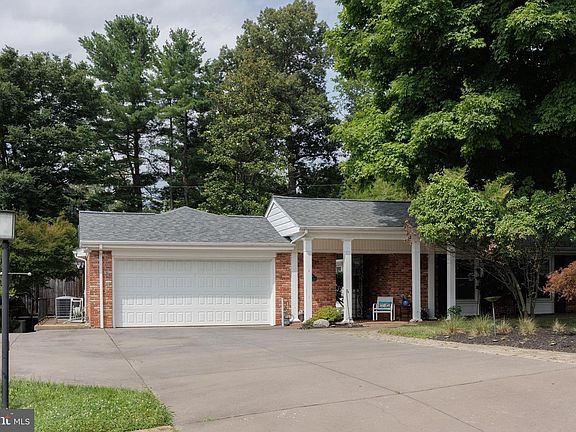 3rd image of 2104 Cedar Circle Dr