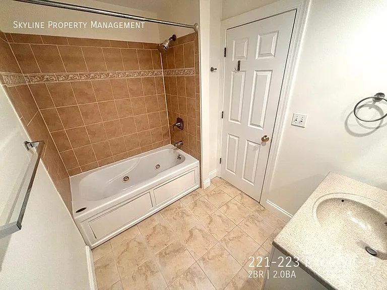 221-223 Race St #5 — Photo 15