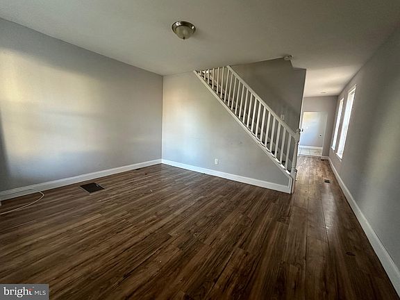 3rd image of 6120 N Beechwood St