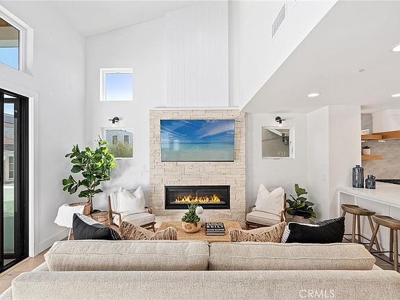 2nd image of 417 1/2 Heliotrope Ave
