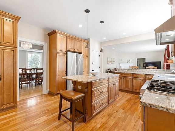 4th image of 99 Huntington Rd