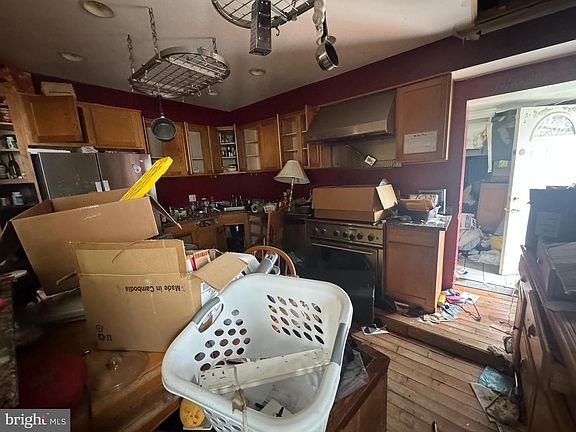 4th image of 4726 Oakland St