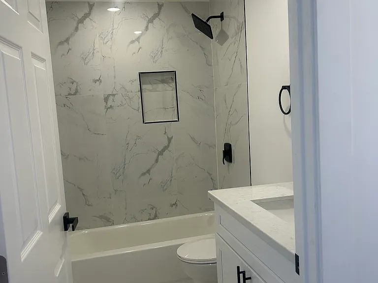 1419 E 61st St #2 — Photo 11