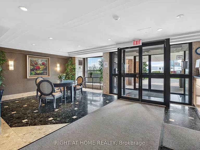 6 Humberline Dr #323 — Photo 6