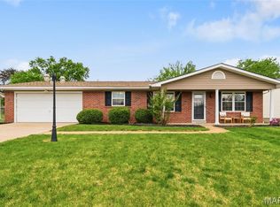 905 Silverstone Dr, Saint Charles, MO 63303