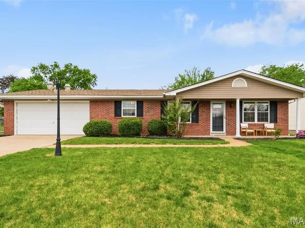 905 Silverstone Dr, Saint Charles, MO 63303