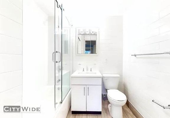 4th image of 240 E 82nd St #4M