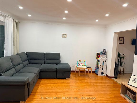 5th image of 1254 Treeland St