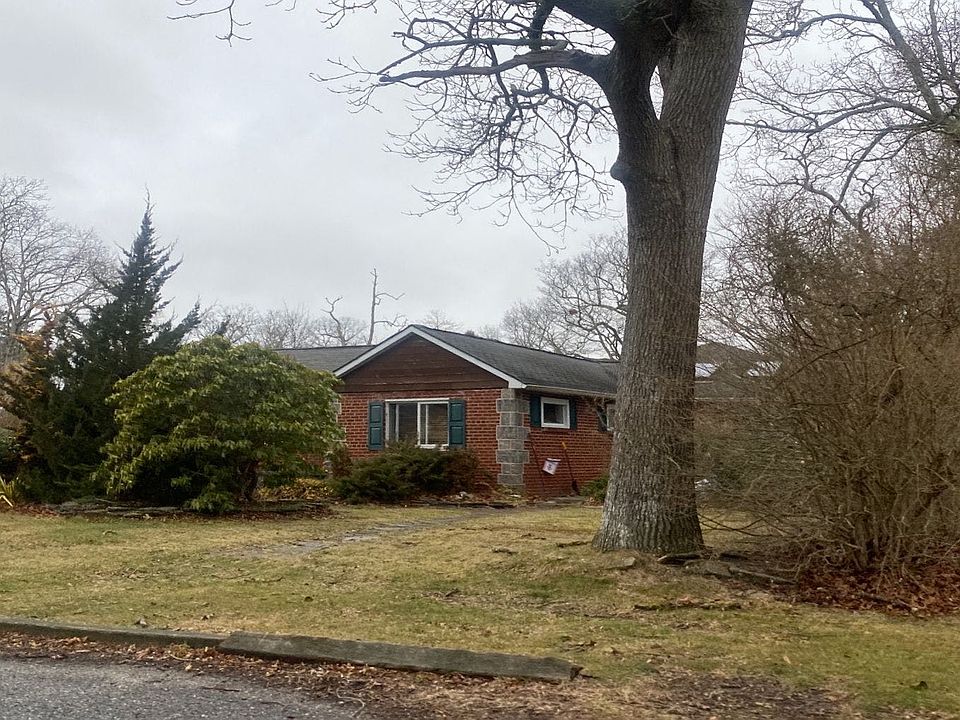 2nd image of 95 Rugby Dr