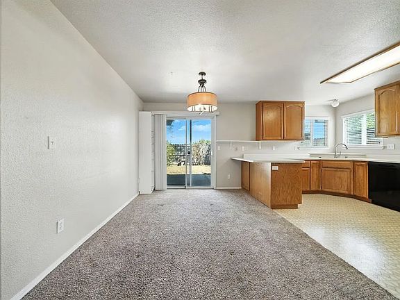 3rd image of 843 Montcrest Dr