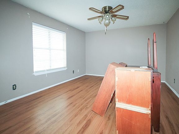 4th image of 1404 Fairview Dr