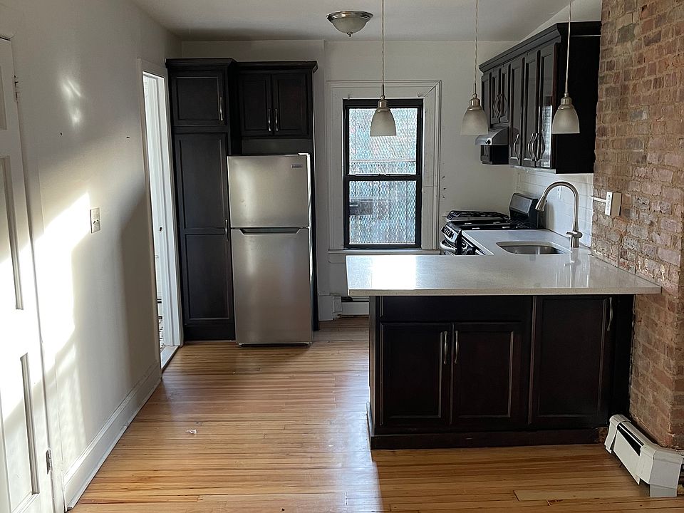 1st image of 153 Mercer St #3