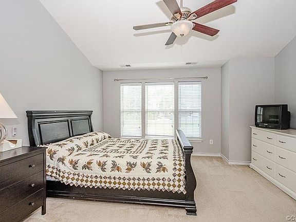 4th image of 2902 Thistlebrook Ln