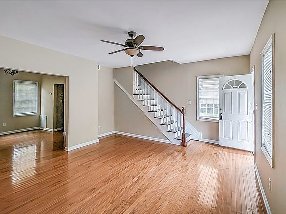 5th image of 615 Price St