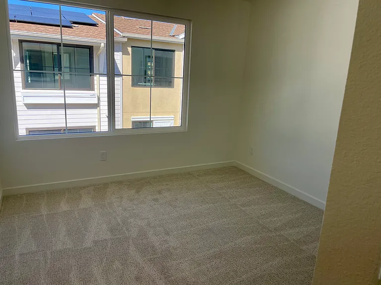 2577 Delphinium Ln — Photo 11
