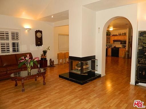 3rd image of 5321 Keniston Ave