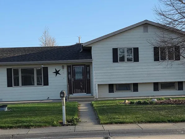 12 Gatewood Dr, Cozad, NE 69130