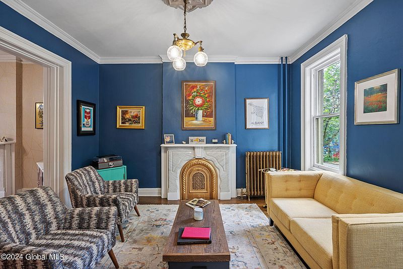 4th image of 221 Jay Street