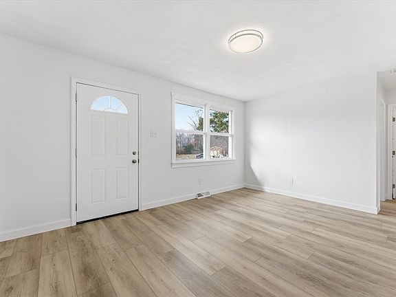 4th image of 36 Kirby Ln #36
