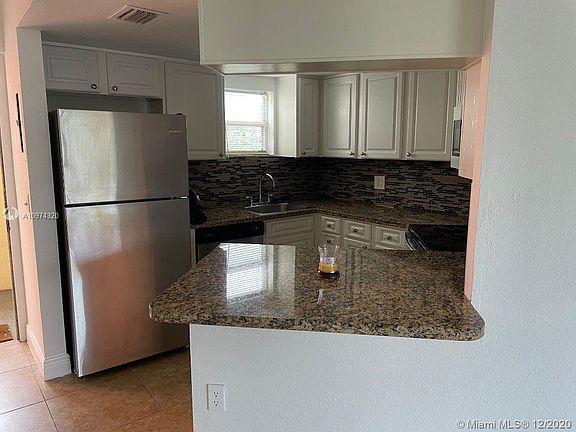 2nd image of 8255 Lake Dr APT 401