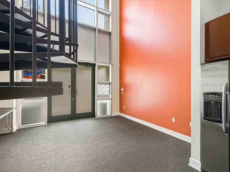 809 Clay St — Photo 14