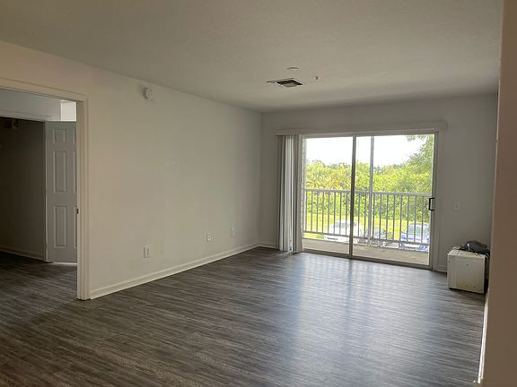 5th image of 3960 Southpointe Dr APT 529